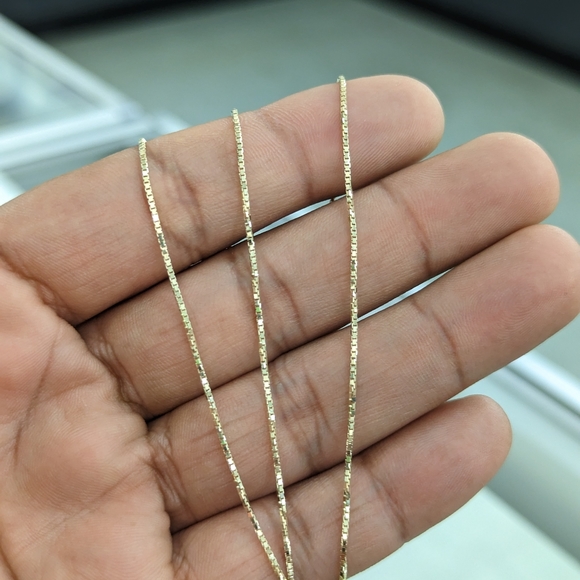 14kt real solid gold box chain 1mm 22 Inch - Picture 5 of 8